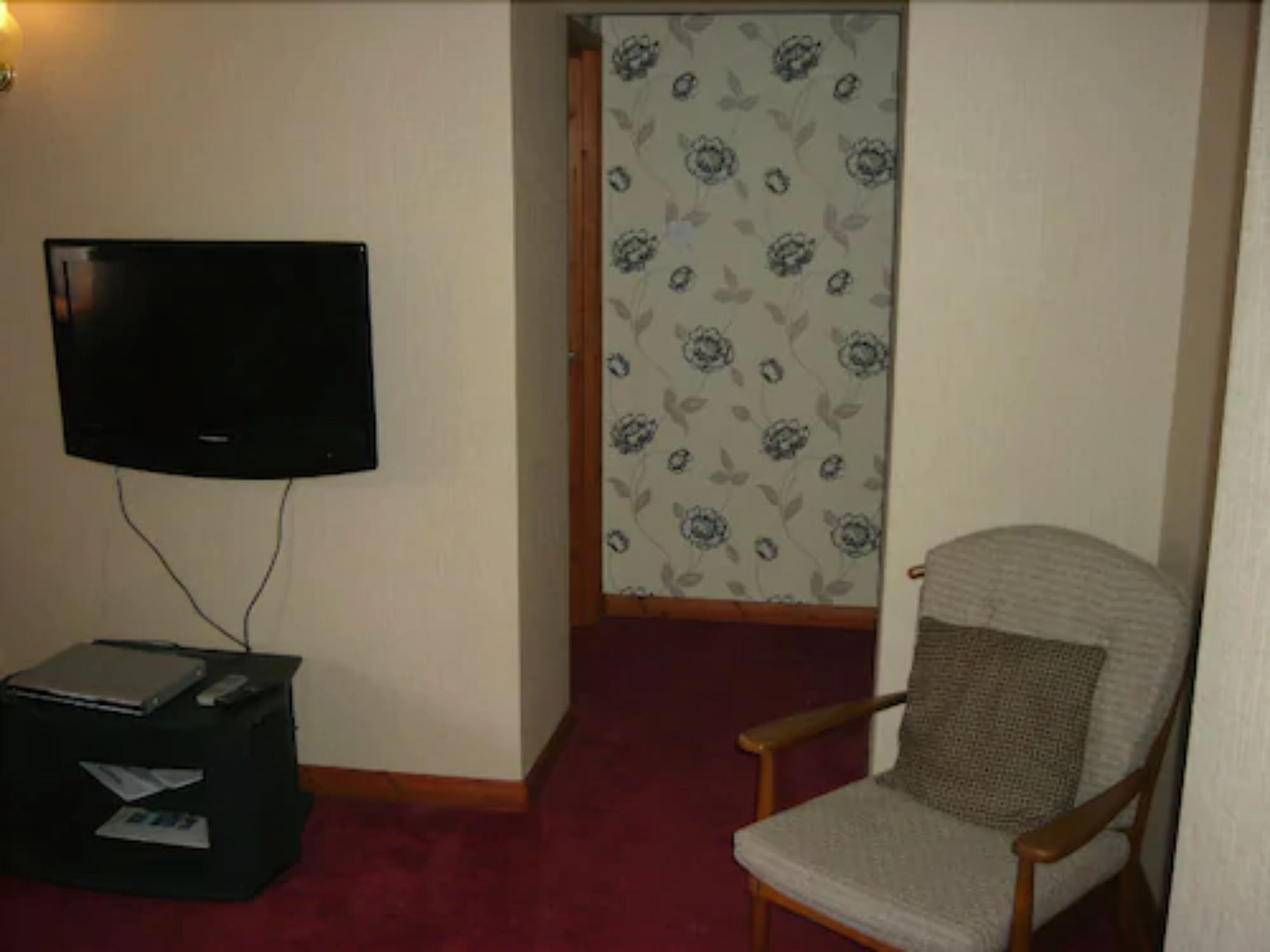 family suite | living room | flat-screen tv