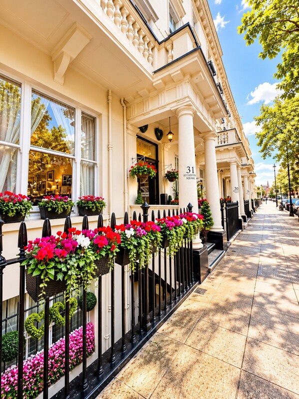 Property entrance - Jubilee Hotel Victoria (London)