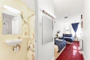 Twin Room, Ensuite | In-room safe, soundproofing, iron/ironing board, free WiFi