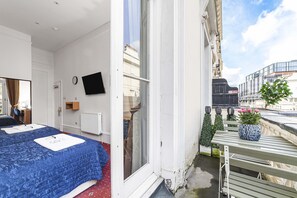 Deluxe Triple Room | In-room safe, soundproofing, iron/ironing board, free WiFi - Jubilee Hotel Victoria (London)