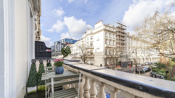 Deluxe Triple Room | In-room safe, soundproofing, iron/ironing board (on request) - Jubilee Hotel Victoria (London)