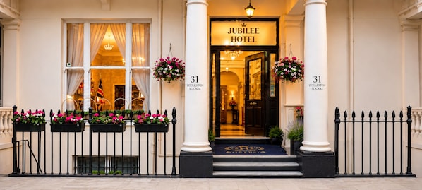 Front of property - Jubilee Hotel Victoria (London)
