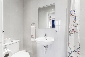 Hair dryer, towels - Jubilee Hotel Victoria (London)