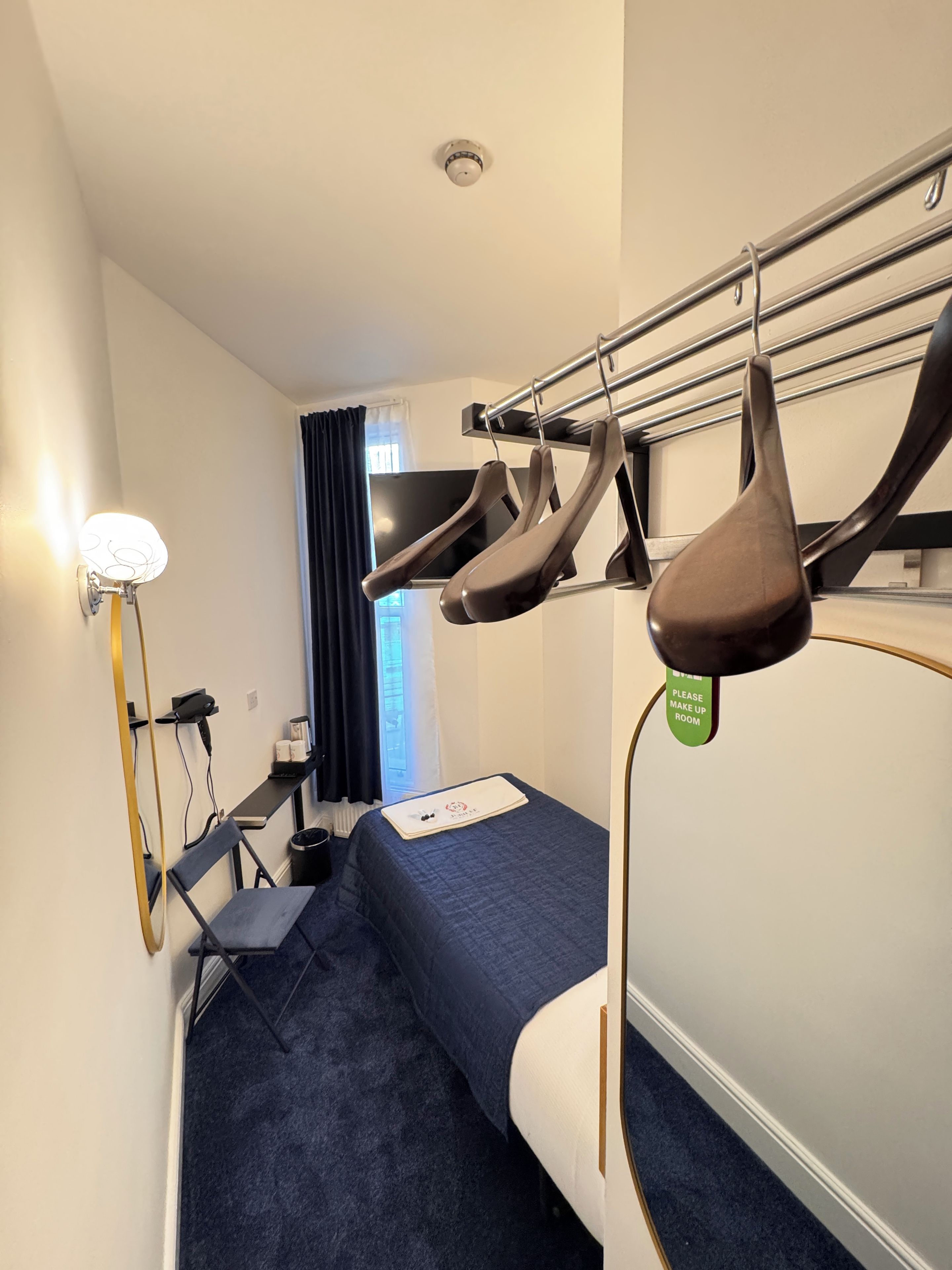 Basic Single Room, Shared Bathroom | In-room safe, soundproofing, iron/ironing board (on request), free WiFi