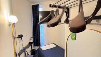 Basic Single Room, Shared Bathroom | In-room safe, soundproofing, iron/ironing board (on request), free WiFi