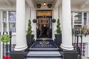 Front of property - Jubilee Hotel Victoria (London)