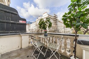 Quarto triplo luxo | Cofres nos quartos, quartos à prova de som