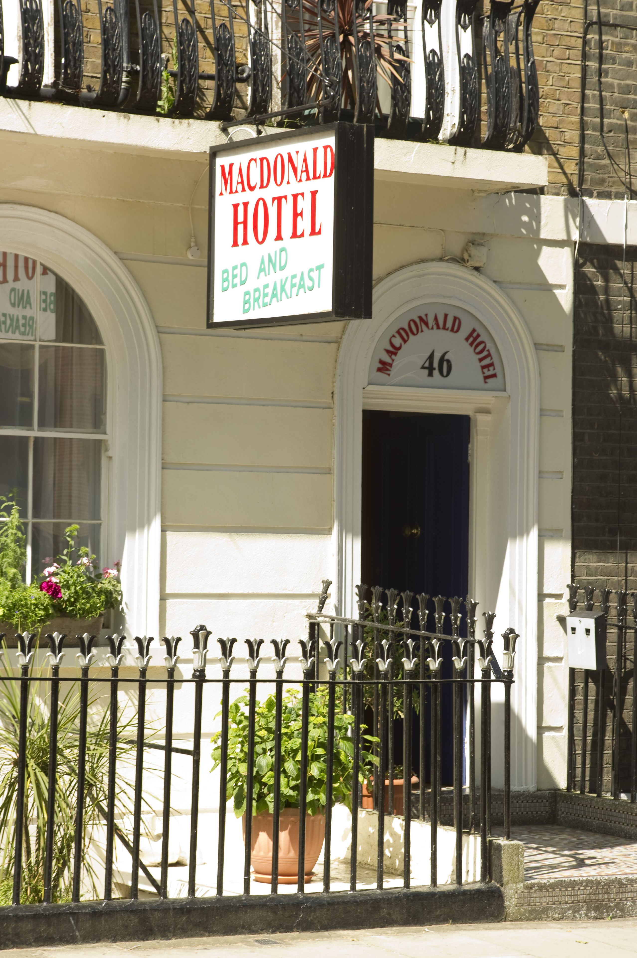 Photo - Macdonald Hotel