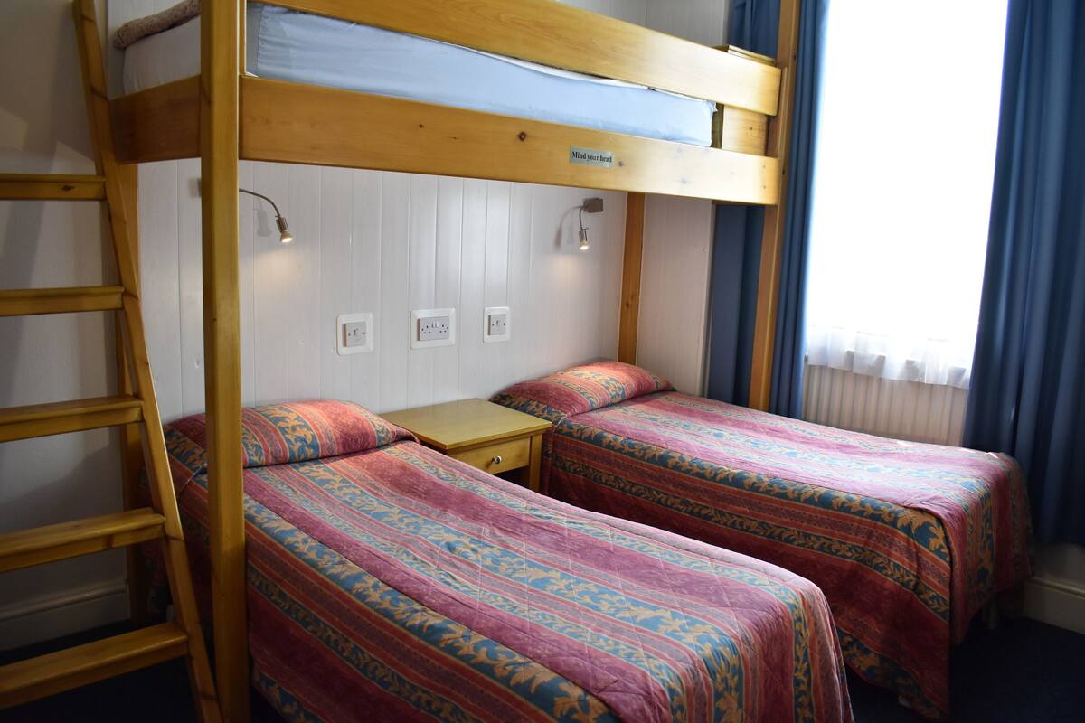 Triple Room, Ensuite | Down comforters, blackout drapes, iron/ironing board (on request)
