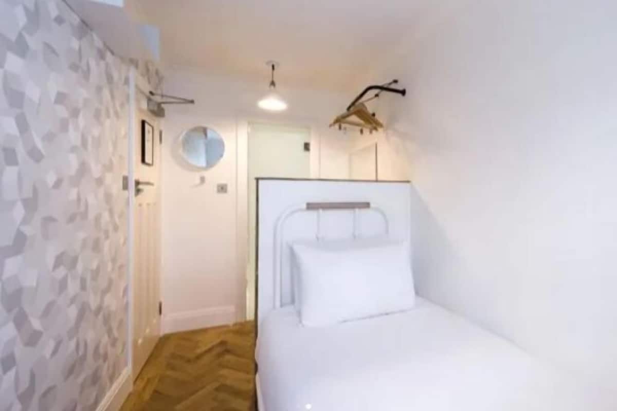 In-room safe, desk, blackout drapes, soundproofing