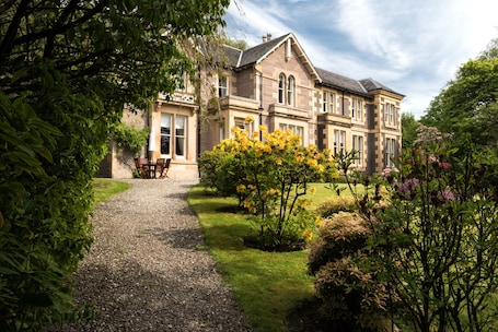 Property grounds. Sunbank House Hotel