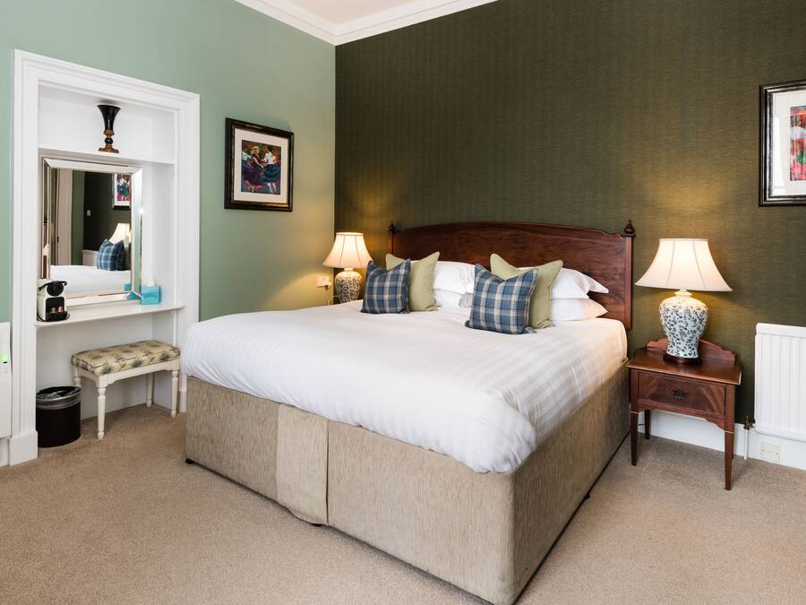 Superior Double Room, Ensuite | Premium bedding, individually decorated, individually furnished, desk