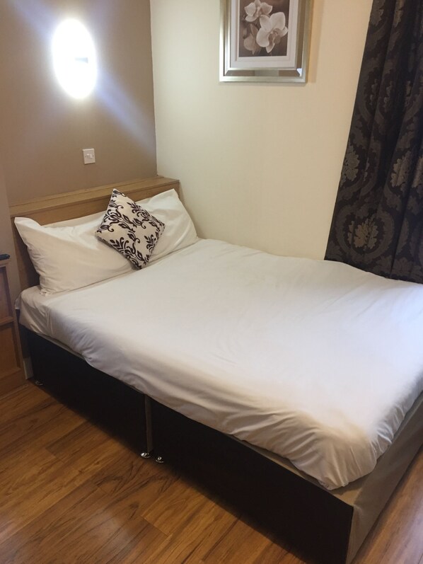 Family Room | Desk, free cots/infant beds, rollaway beds, free WiFi