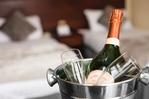 Deluxe Room, 2 Single Beds, Non Smoking - The Lovat Hotel (Perth)