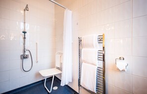 Family Room, Multiple Beds, Non Smoking | Bathroom | Combined shower/tub, free toiletries, hair dryer, towels