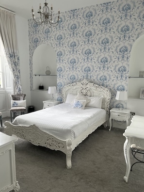 Honeymoon Suite | Premium bedding, in-room safe, blackout drapes, iron/ironing board - The Riverside House Hotel (Bury St Edmunds)