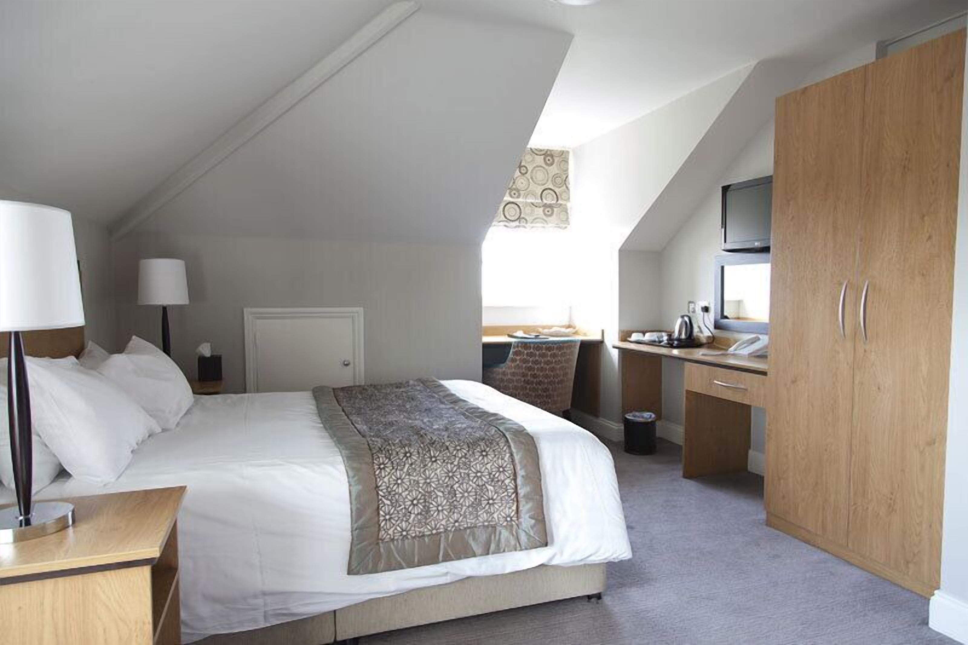 family room | 1 bedroom, premium bedding, in-room safe, blackout curtains