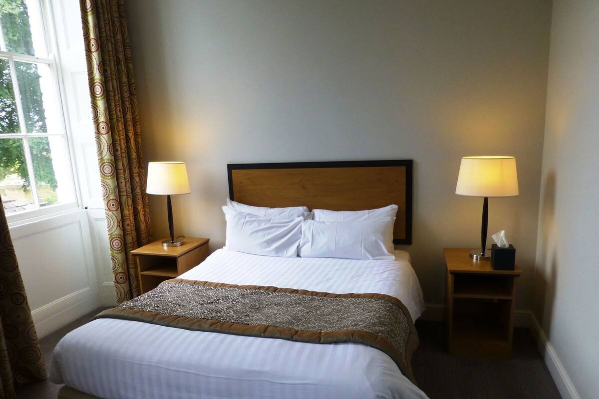 Premium bedding, in-room safe, blackout curtains, iron/ironing board