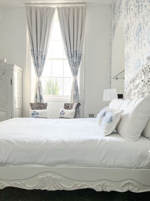 Honeymoon Suite | Premium bedding, in-room safe, blackout drapes, iron/ironing board - The Riverside House Hotel (Bury St Edmunds)