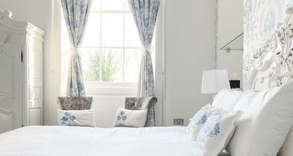The Riverside House Hotel