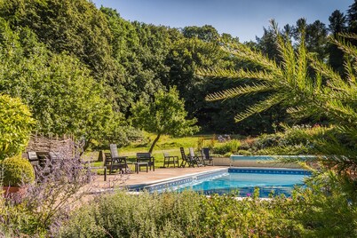 Castle of Comfort Hotel & Restaurant