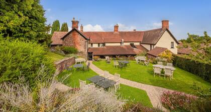 Castle of Comfort Hotel & Restaurant