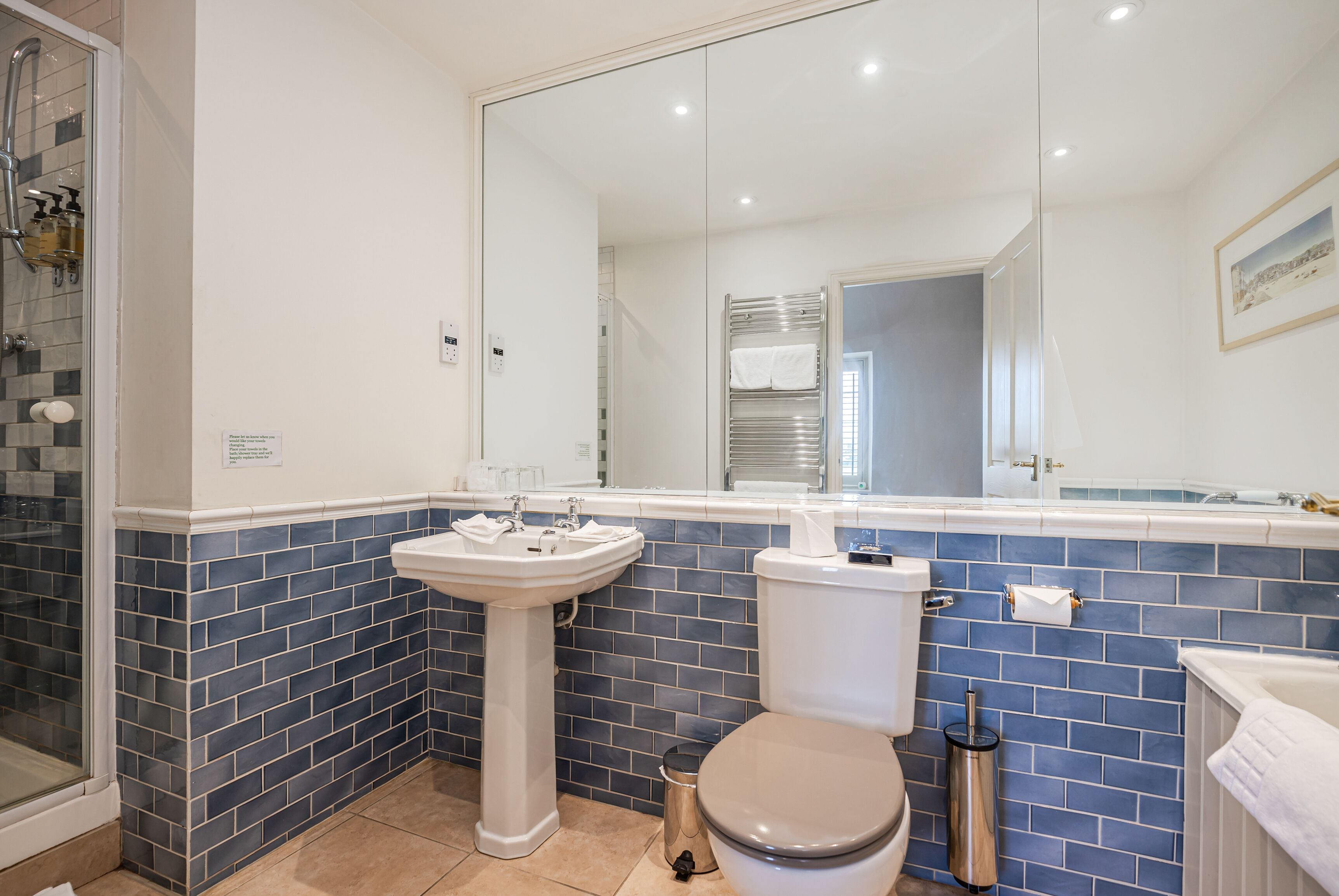 superior room (italian) | bathroom | free toiletries, hair dryer, bathrobes, towels