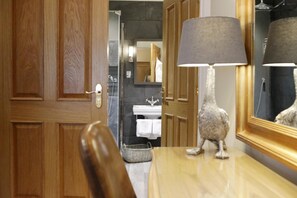 Individually decorated, individually furnished, soundproofing, free WiFi - The Heather Glen Country House (Carlisle)