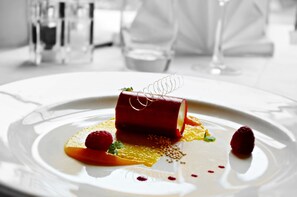 Breakfast, lunch, dinner served; local cuisine