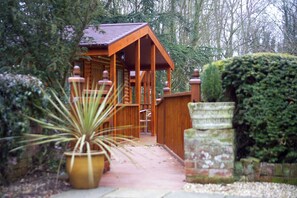 Log Cabin, Accessible Double | Terrace/patio