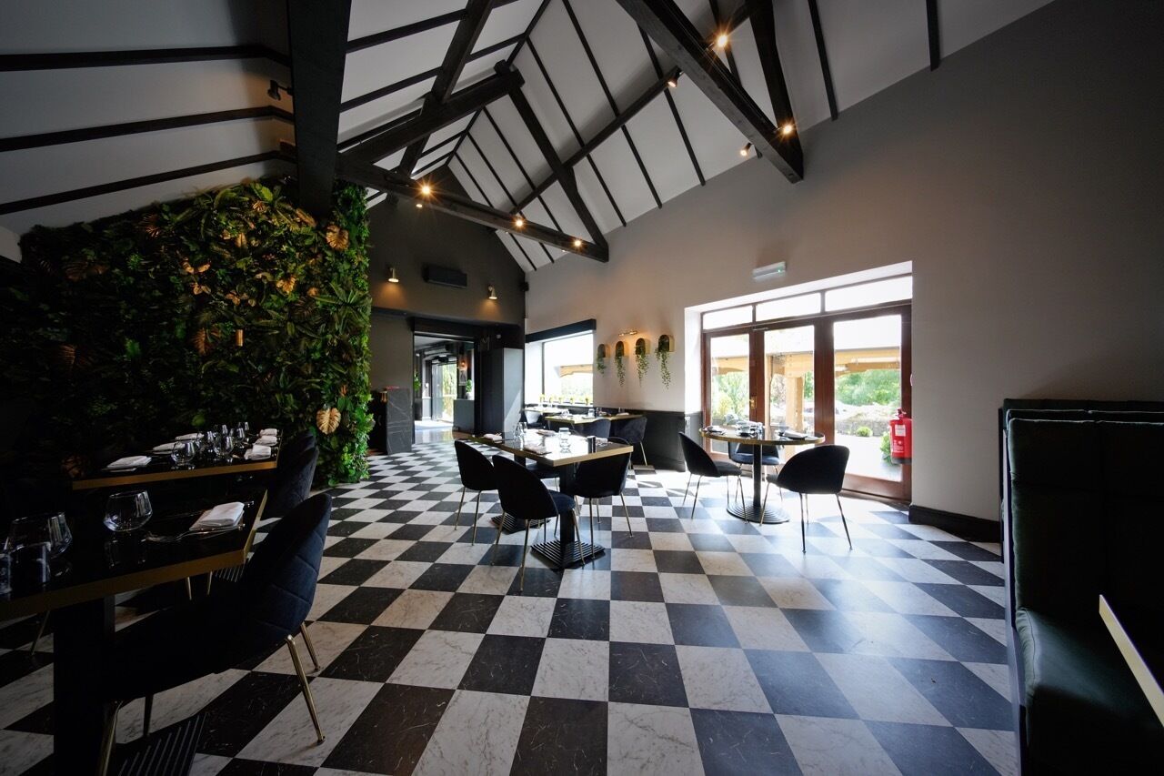 breakfast, lunch, dinner served; international cuisine