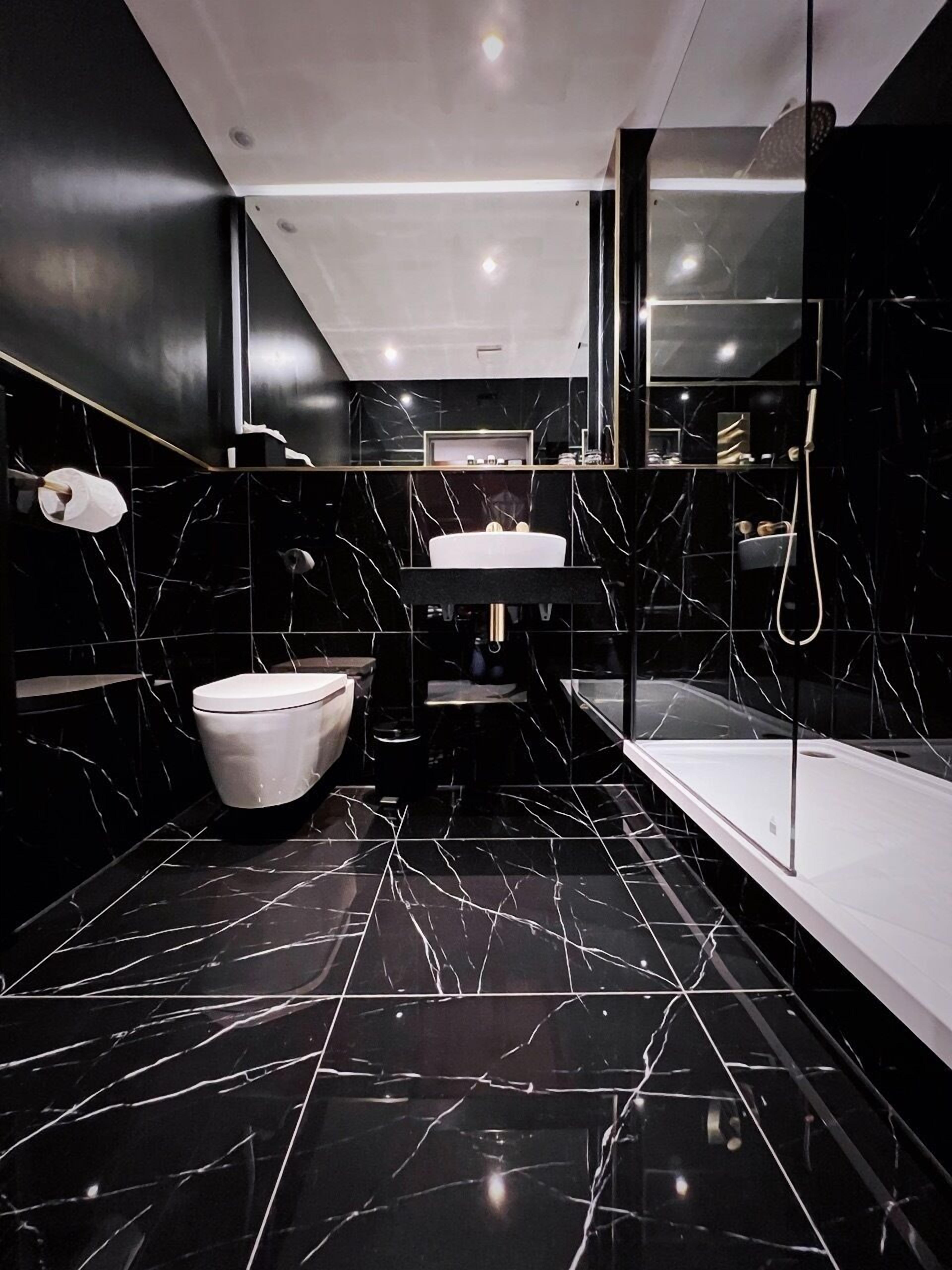 1 bedroom, premium bedding, in-room safe, desk