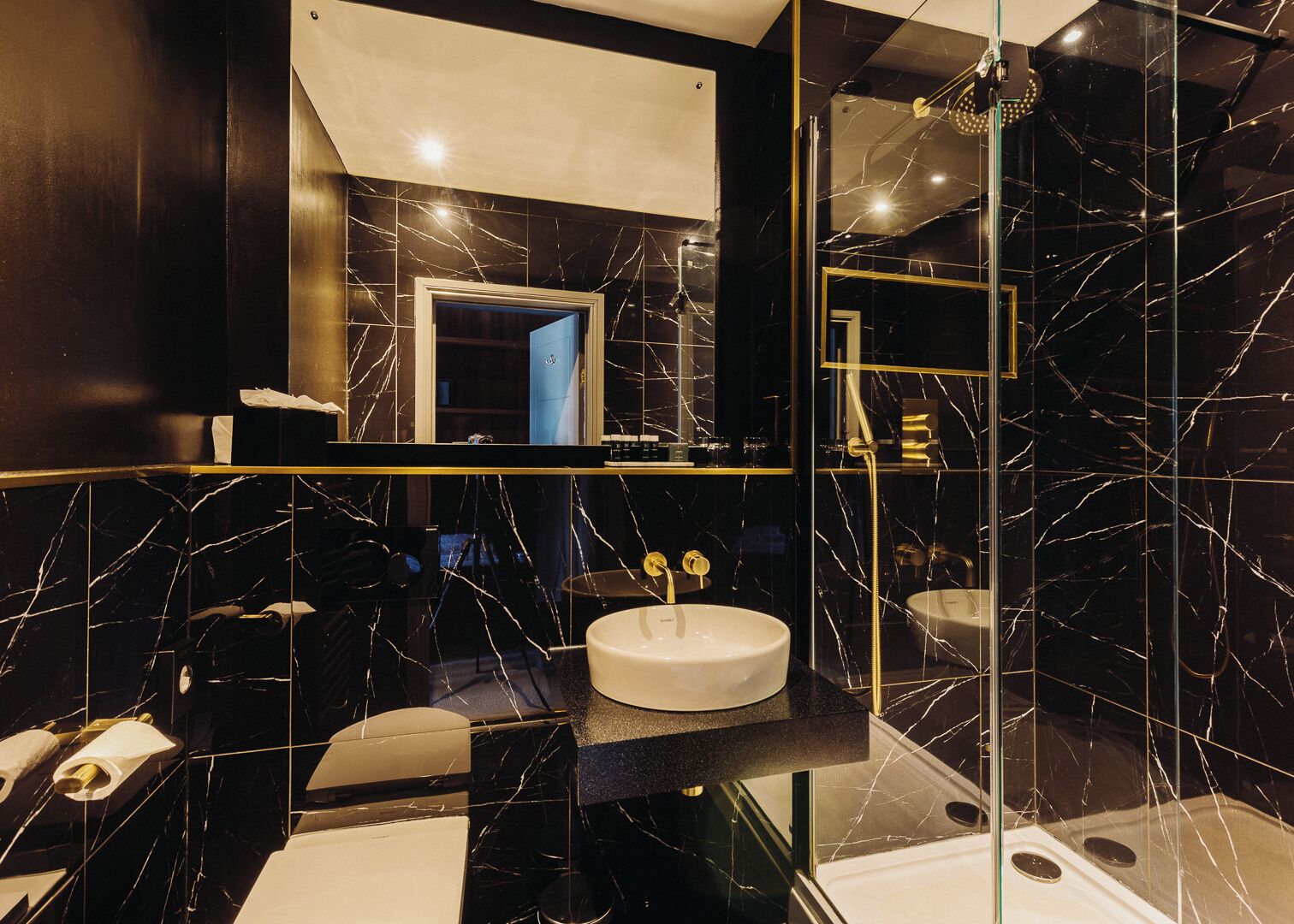 combined shower/bathtub, designer toiletries, hair dryer, towels