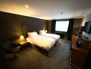 Superior Twin Room, 2 Single Beds, Garden View | 1 bedroom, premium bedding, in-room safe, desk