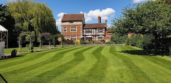 Albright Hussey Manor