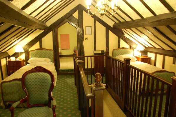 Executive Twin Room, 1 Bedroom | 1 bedroom, desk, soundproofing, iron/ironing board