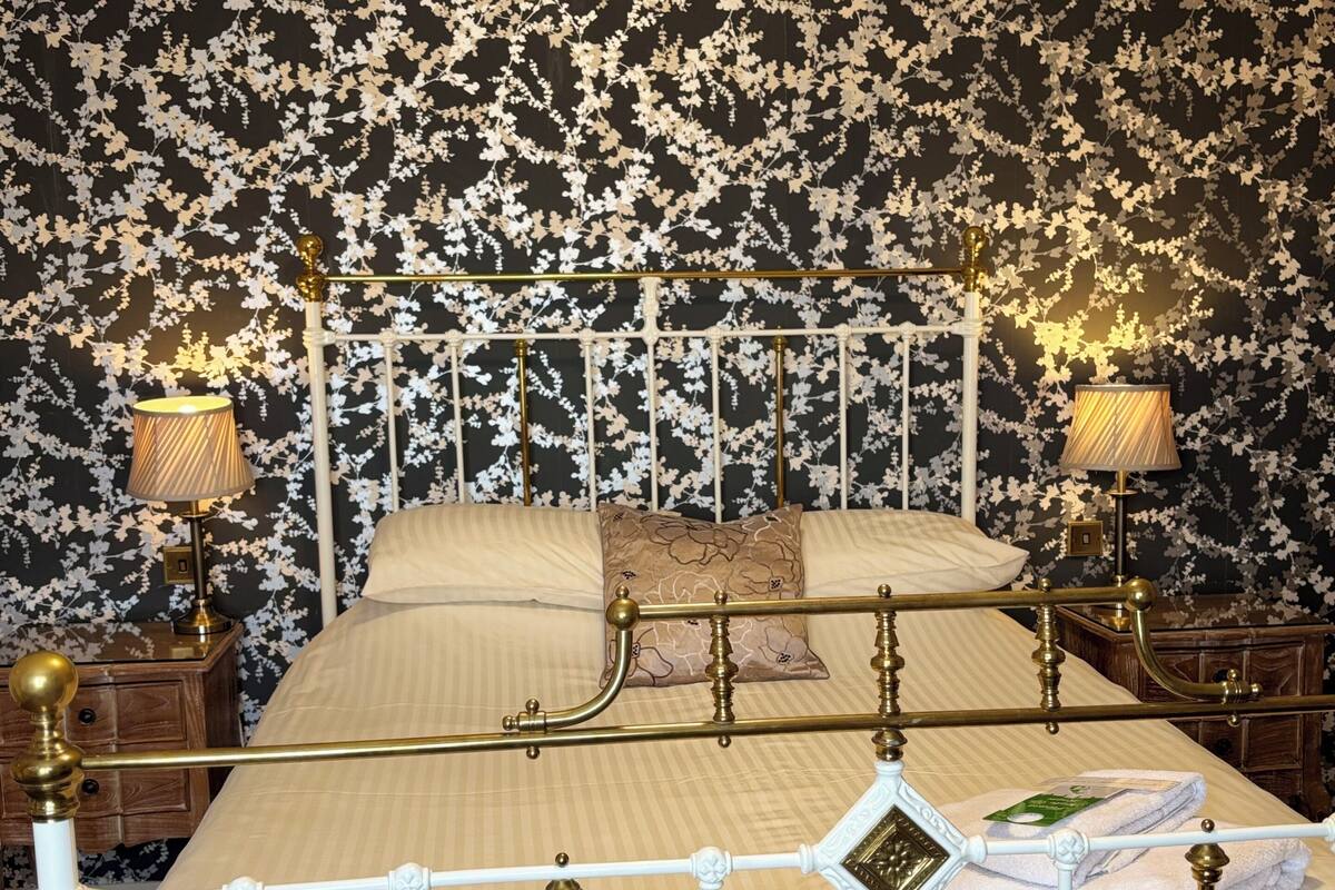 Superior Double Room, 1 Bedroom | 1 bedroom, desk, soundproofing, iron/ironing board (on request)
