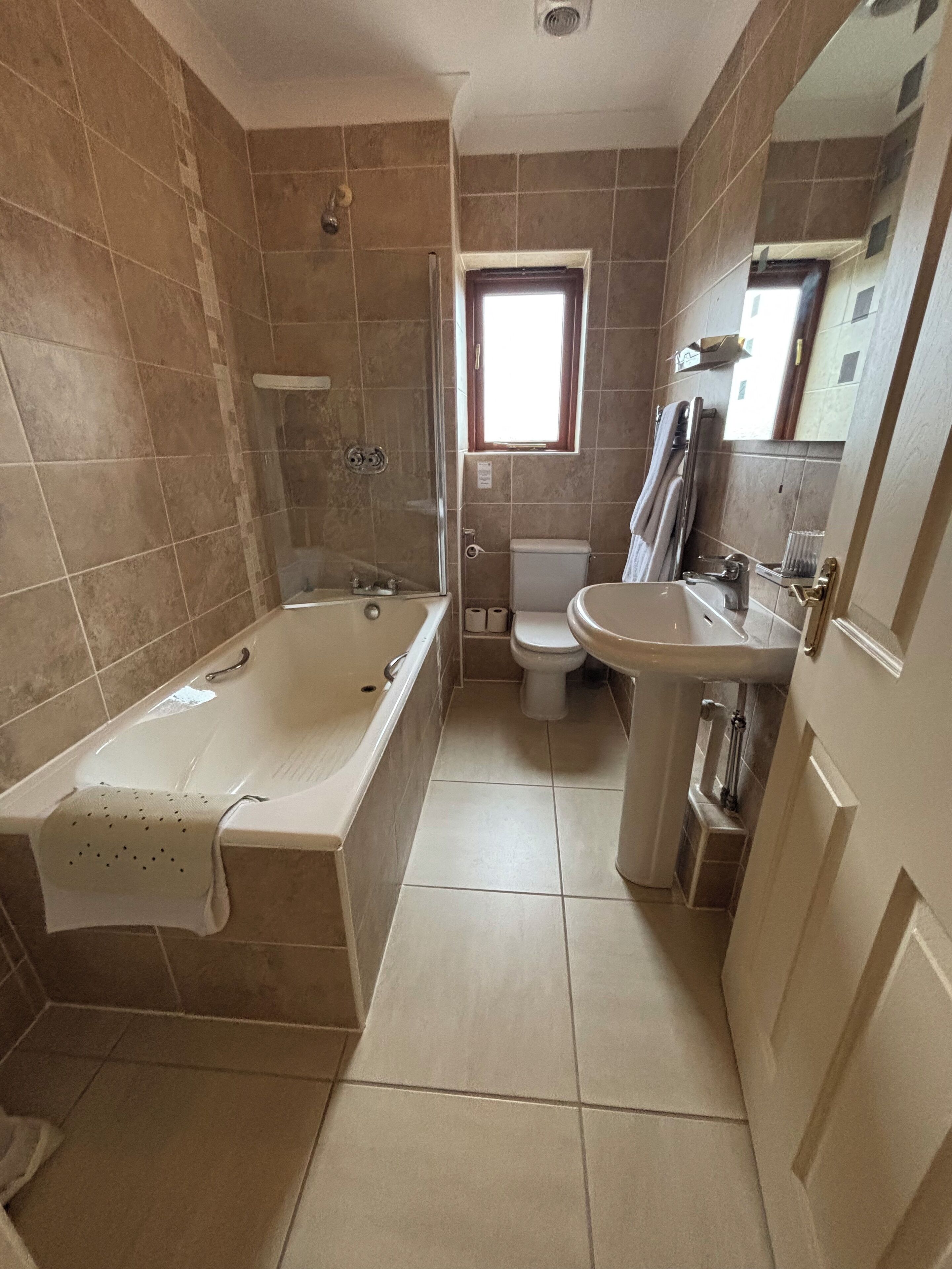 superior double room, 1 bedroom | bathroom | free toiletries, hair dryer, towels, soap