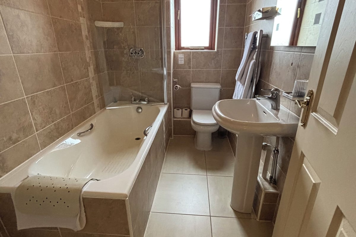 superior double room, 1 bedroom | bathroom | free toiletries, hair dryer, towels, soap