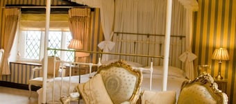 Albright Hussey Manor