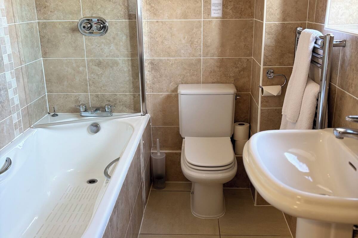 business double room, 1 bedroom | bathroom | free toiletries, hair dryer, towels, soap