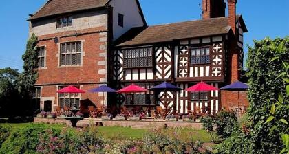 Albright Hussey Manor