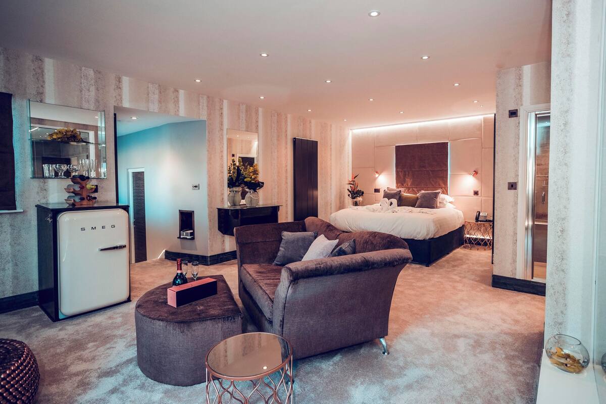 Suite (The Penthouse Retreat) | Seterika/papan seterika, Wi-fi percuma, cadar katil 