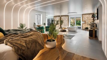 Luxury Double Room, 1 Bedroom | Hypo-allergenic bedding, iron/ironing board, free WiFi, bed sheets