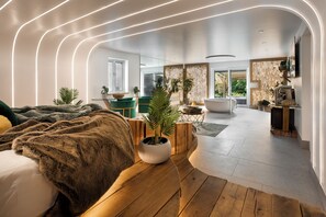 Luxury Double Room, 1 Bedroom | Hypo-allergenic bedding, iron/ironing board, free WiFi, bed sheets - Aphrodites Group (Windermere)