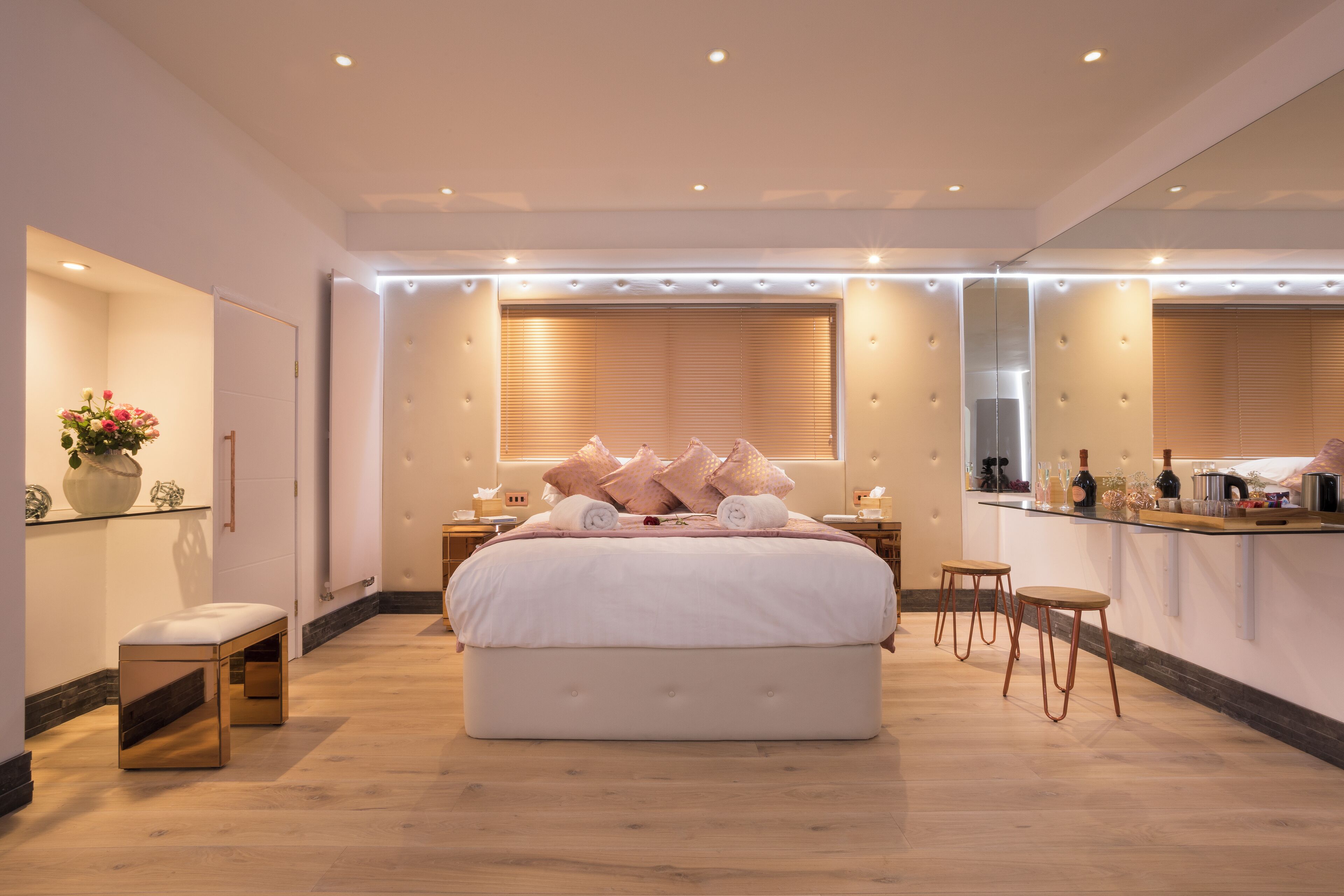 ハネムーン ダブルルーム 1 ベッドルーム ガーデンビュー ガーデン | 低刺激性寝具、アイロン / アイロン台、WiFi (無料)、ベッドシーツ