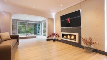 Kahden hengen häämatkahuone, 1 makuuhuone, näköala puutarhaan, puutarha-alue | Oleskelualue | Älytelevisio, Netflix, lämmitetyt lattiat, suoratoistopalvelut