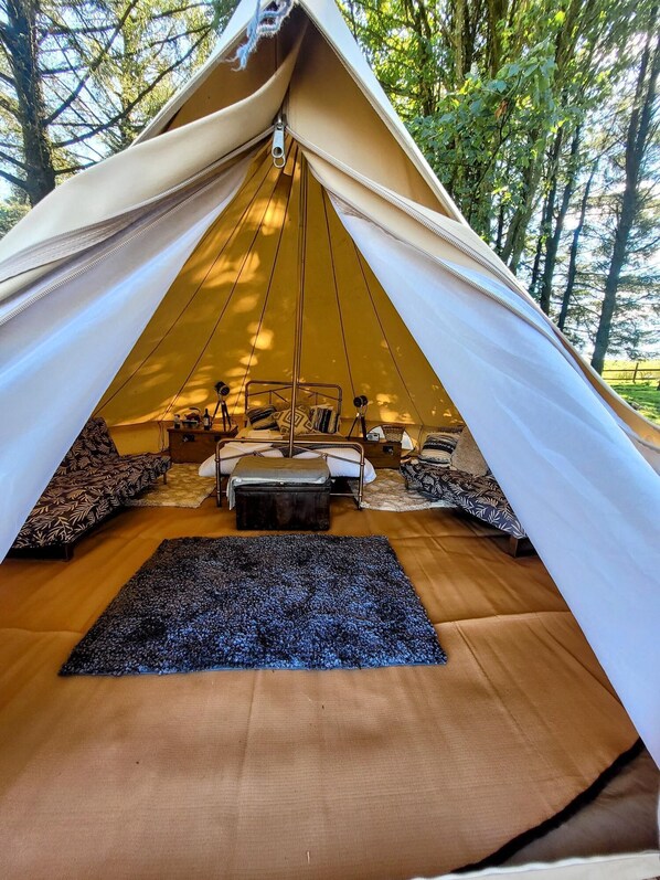 Luxe tent | Een strijkplank/strijkijzer, gratis wifi, beddengoed