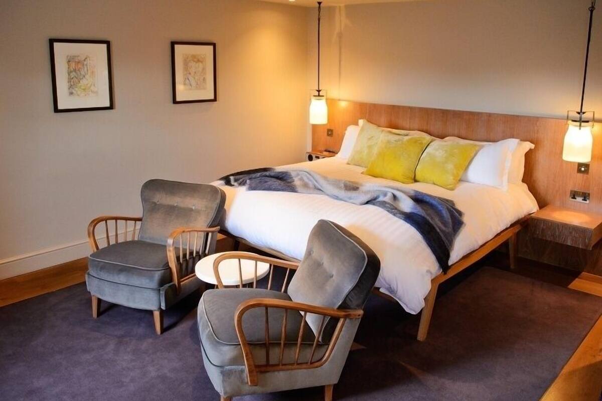 Double Room, River View (large) | In-room safe, desk, iron/ironing board, WiFi (free)