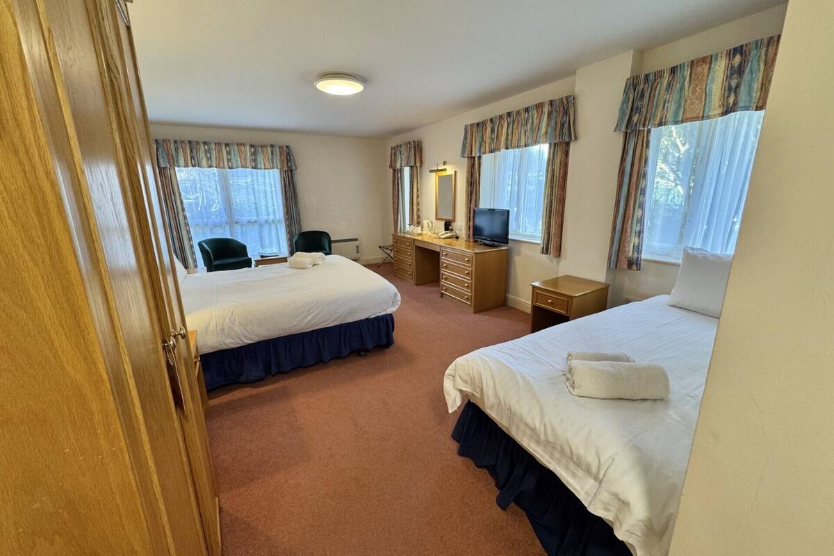 classic triple room | 1 bedroom, in-room safe, individually decorated, individually furnished